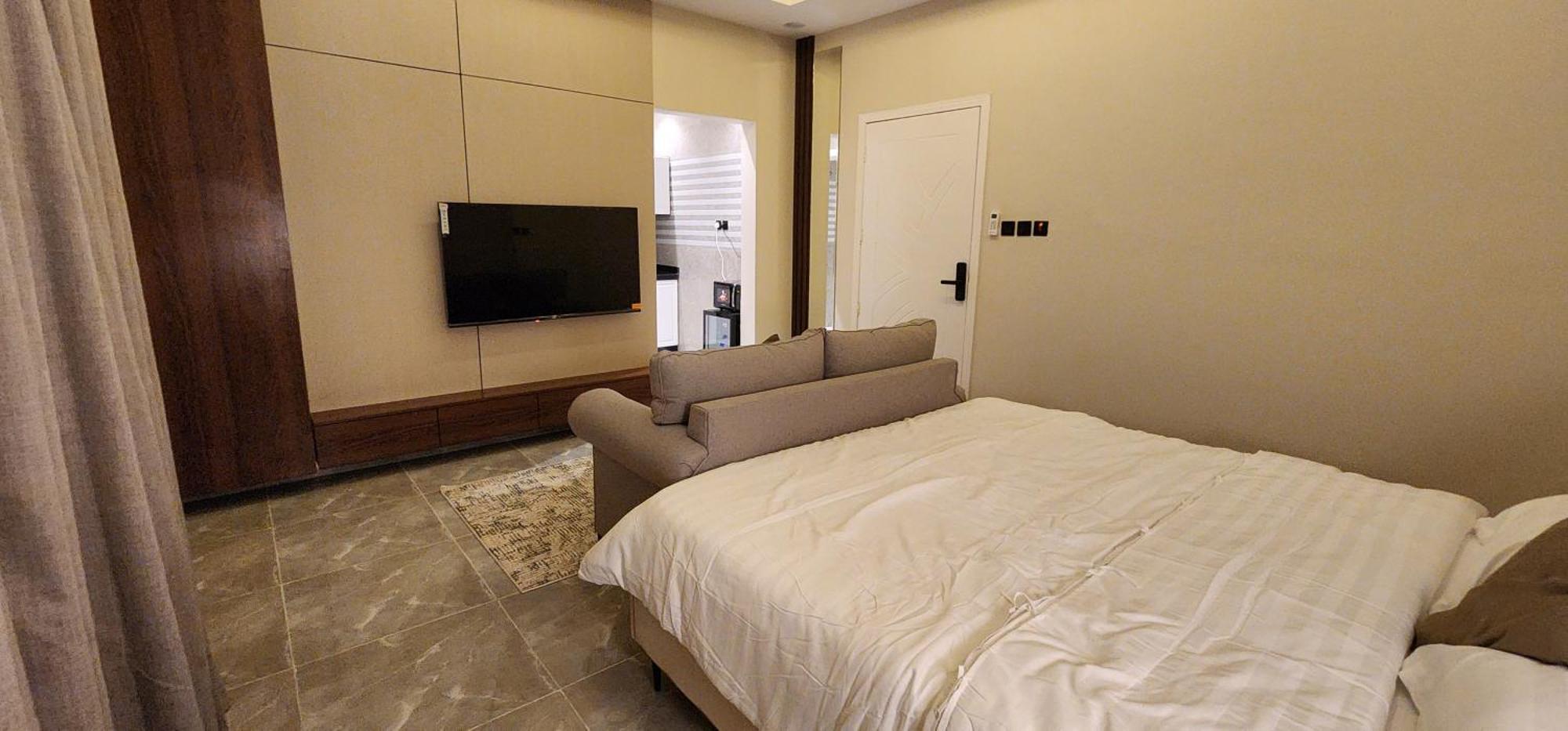 استديو واسع بتأثيث مودرن Apartment *