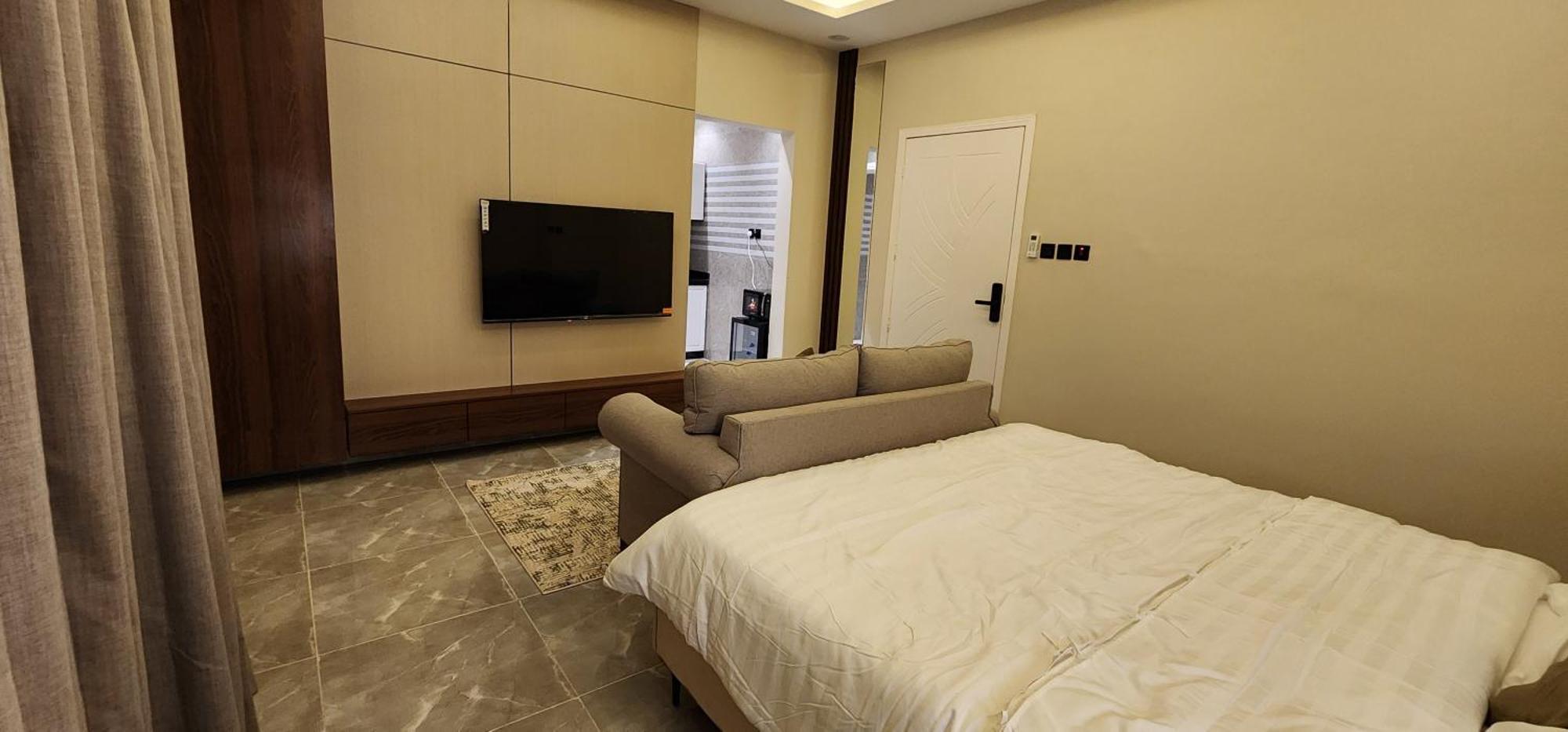 استديو واسع بتأثيث مودرن Apartment *